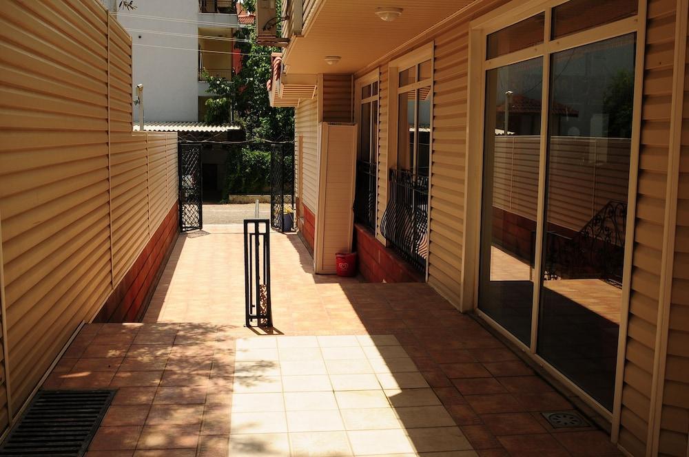 Sweet Home Hotel Side Exterior photo